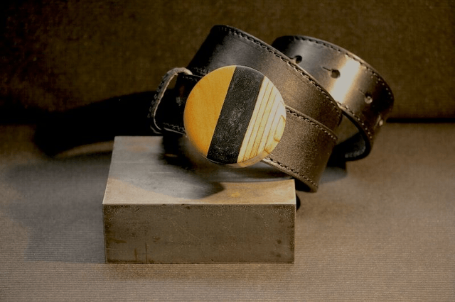 Ceinture bois résine.